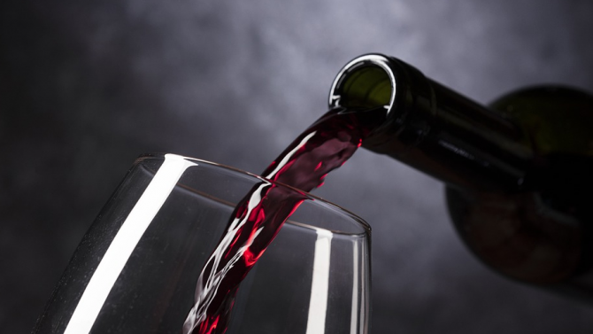 Разбиха мрежа за фалшифициране на едно от най-прочутите италиански вина в света