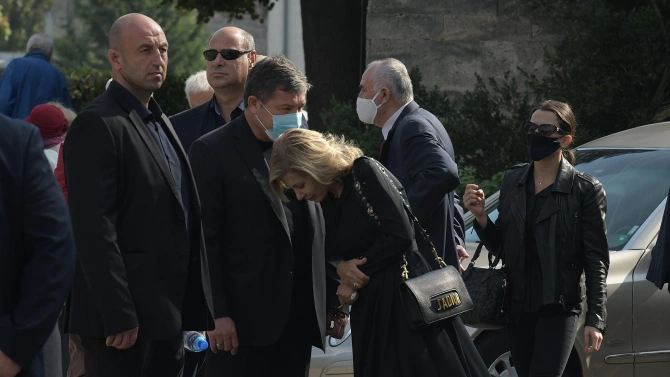 Известният бизнесмен Младен Михалев Маджо се появи на погребението на бившия депутат