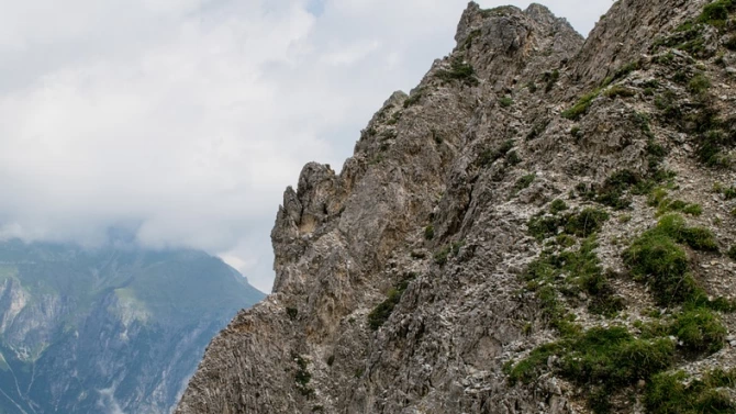 Български планински спасители са участвали в зрелищна акция по оказване