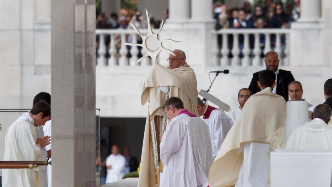 РПЦ: Папата праща милиони католици в лоното на църквата ни