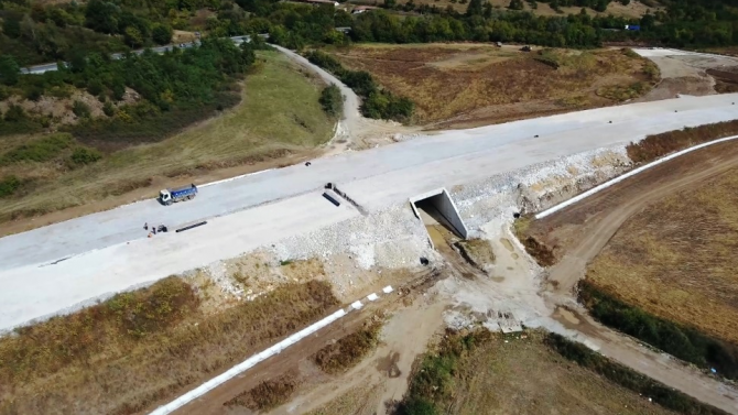Напредва изграждането на автомагистрала "Хемус" в участъка между "Боаза" и връзката с пътя Плевен-Ловеч