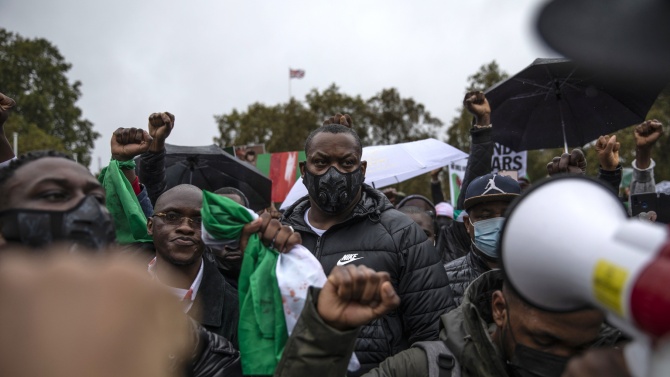 Протестите в Нигерия прерастват в гладни бунтове 