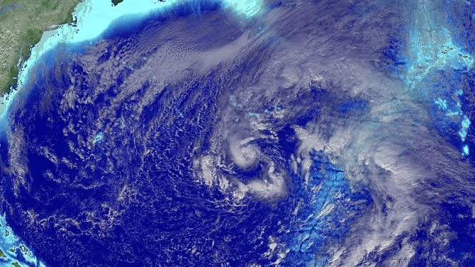 Тропическата буря Епсилон в Атлантическия океан се засили до ураган