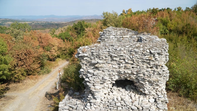 Приключиха разкопките на уникално запазената средновековна крепост на хълма Калето