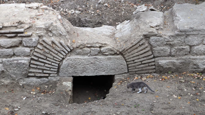 Археолози откриха таен изход в Свищовската крепост догодина предстои проучването