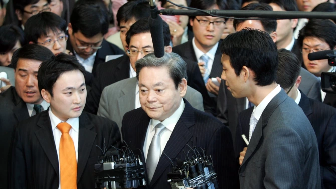Президентът на Самсунг Samsung И Кун хи почина днес на 78 годишна