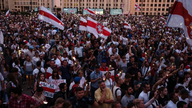 Над 100 000 души протестираха тази неделя срещу авторитарния беларуски