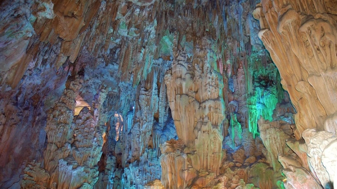 Пещерата Венеца е една от стоте които се намират в