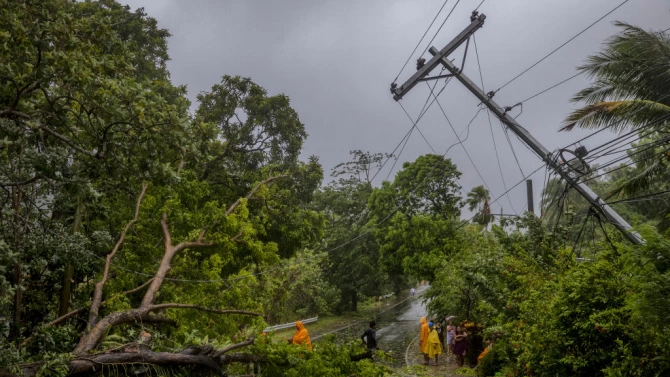 Тайфунът Молаве премина през Филипините и остави след себе си