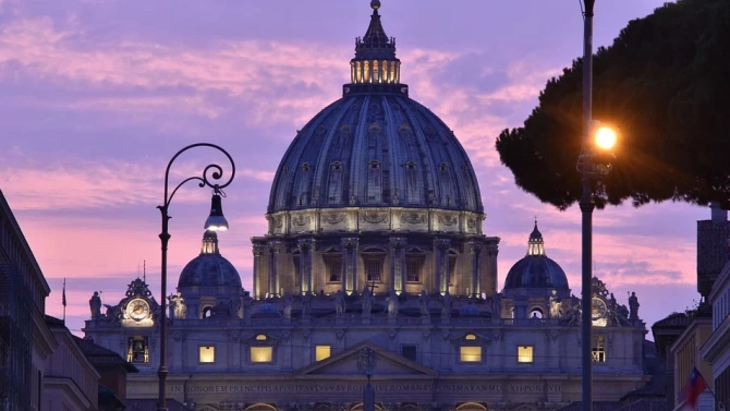 Говорител на Ватикана осъди нападението с нож в църква във