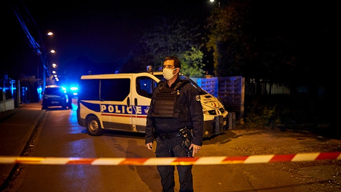 Френската полиция застреля 33 годишен мъж заплашил с пистолет минувачи на