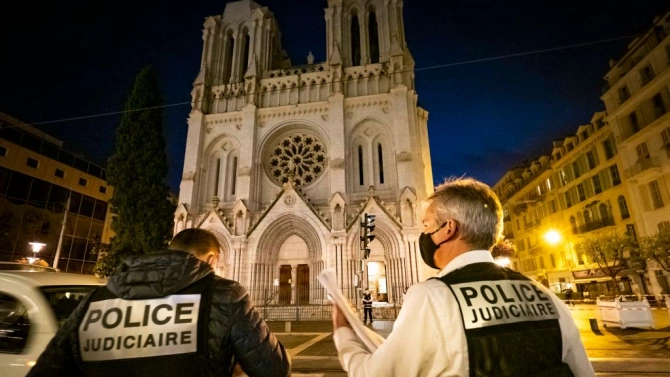 Преобладаващата част от французите се съмняват в способността на властите