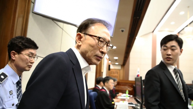 Върнаха в затвора бившия южнокорейски президент И Мюн-бак