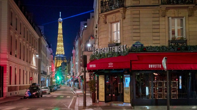  Връщат полицейския час в Париж поради скок в броя на новозаразените с ковид 