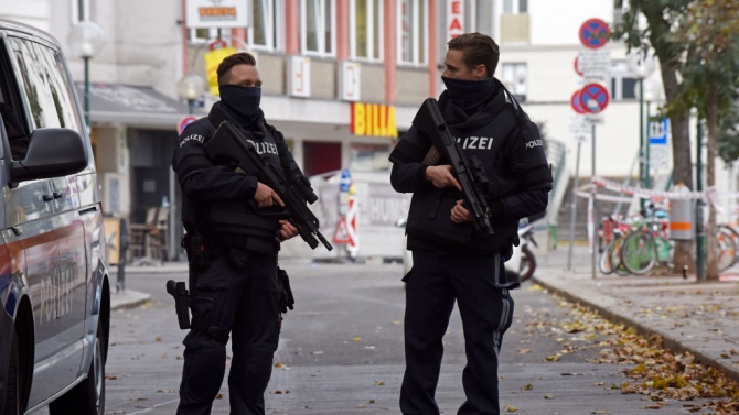  Двама швейцарци са арестувани близо да Цюрих във връзка с джихадистката атака във Виена