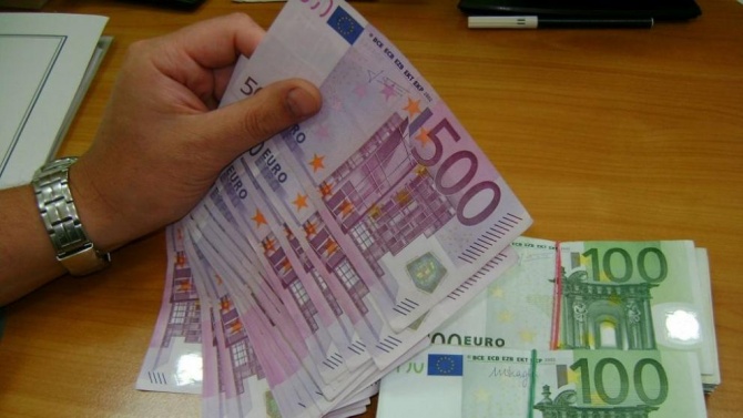 Митничари откриха недекларирана валута за близо 140 000 лева на МП Малко Търново