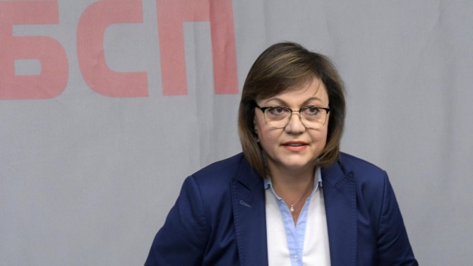 Нинова осъдена да плати 2091 лв. на Десислава Атанасова, тя ще ги дари на ВМА