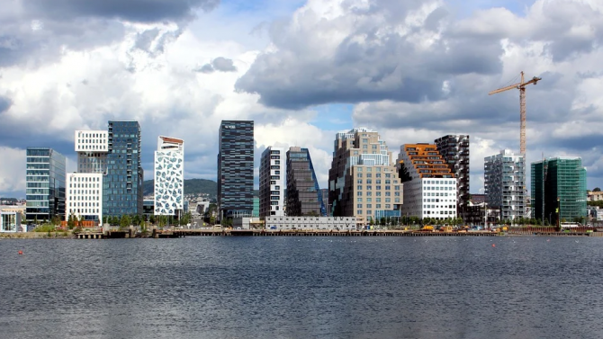 Норвежката столица Осло затваря театри, кина, тренировъчни центрове и басейни,
