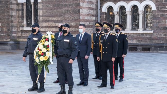 Ръководството на МВР се поклони пред паметта на загиналите български полицаи
