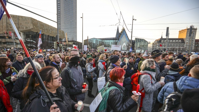 Германските власти разкритикуваха днес действията на 20-те хиляди души, събрали