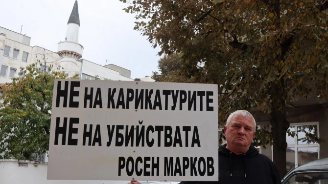Председателят на партията на българските мъже Росен Марков застана пред