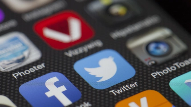Туитър и Фейсбук блокираха няколко новосъздадени профила публикуващи информация за
