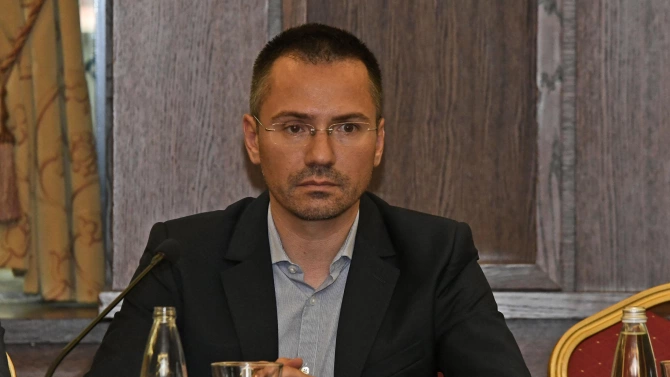 Задочен спор в социалните мрежи избухна между Радан Кънев Радан Кънев