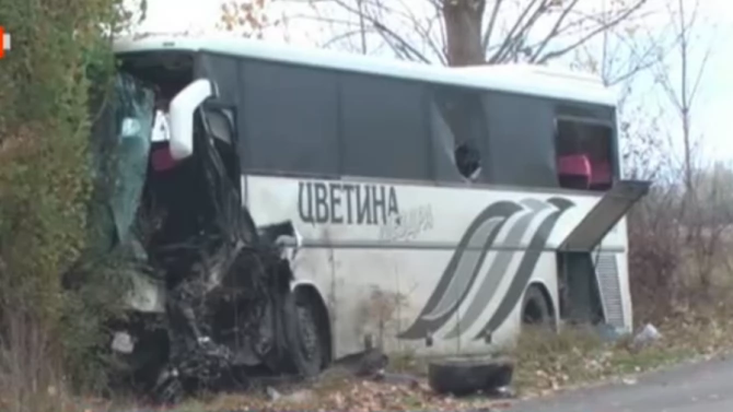 Трима души загинаха в катастрофа край ботевградското село Литаково Челно