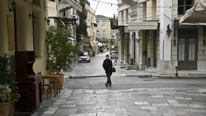 Гръцкото правителство обяви днес, че действащият полицейски час от полунощ