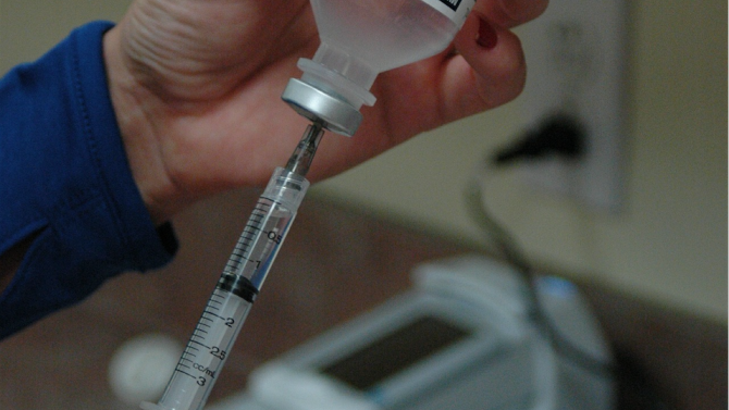 В Индия създадоха 40 млн. дози от претендента на имунизацията против COVID-19 на АстраЗенека 