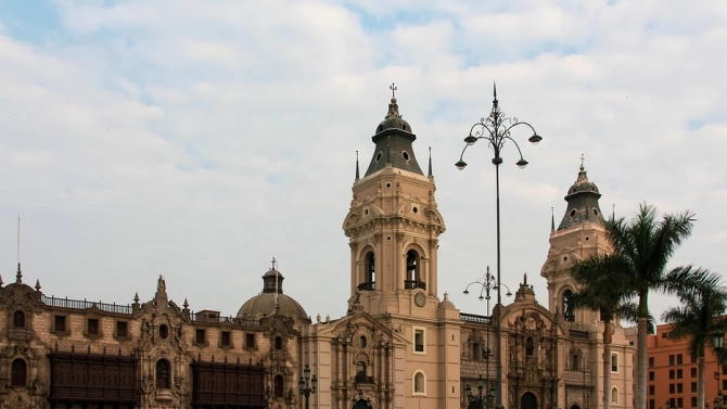 Перуанският парламент отстрани от власт президента Мартин Вискара като го