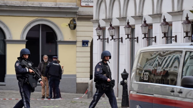 Австрийската полиция претърси домовете на 40 души заподозрени че са