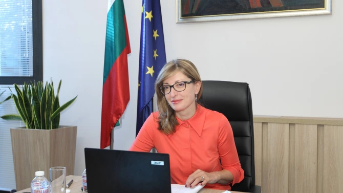 Вицепремиерът и министър на външните работи Екатерина Захариева Екатерина Захариева