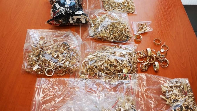 Недекларирани златни накити за над 54 000 лева откриха митническите