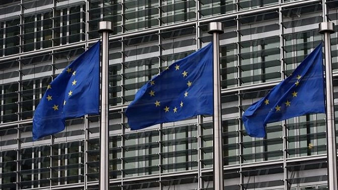 Европейският съюз призова днес Китай незабавно да отмени новите си