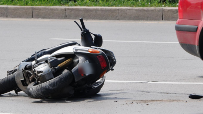 Пиян мотоциклетист катастрофира в Пловдив