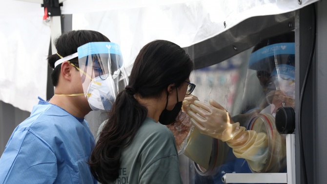 Южна Корея регистрира най-високия си денонощен ръст на заразени с