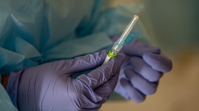 Ваксината срещу COVID-19 на "Синовак" премина първите две фази на тестовете