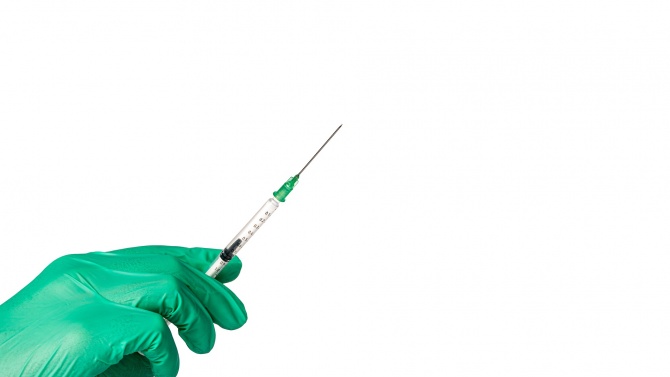 Нова ваксина срещу COVID-19 дава силен имунитет на хората над 60 г.