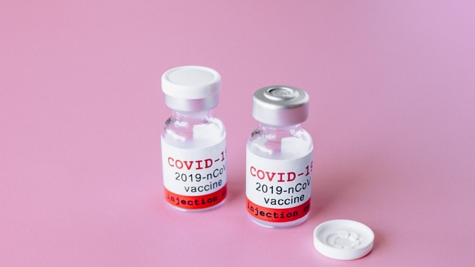 ЕС очаква след месец да започнат доставките на ваксини срещу COVID-19