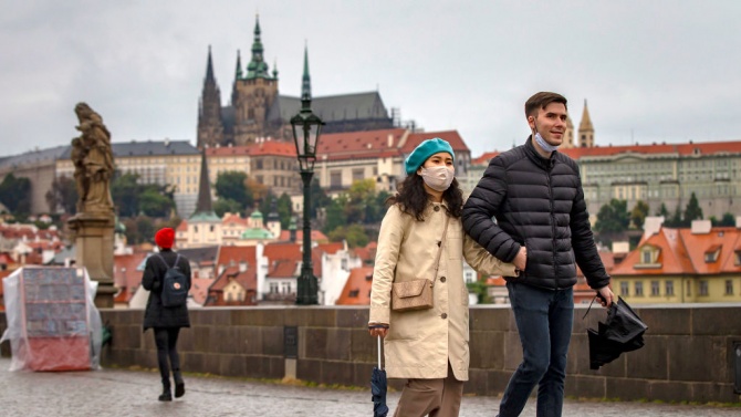  Чехия облекчава от понеделник някои рестрикциите, въведени поради ковид 