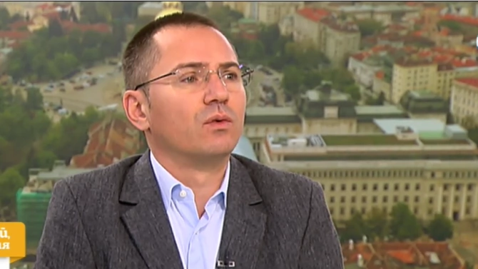 Евродепутатът от ЕКР и зам председателят на ВМРО стана доброволец