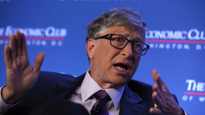 Прави впечатление че основателят на Майкрософт Бил Гейтс е извънредно