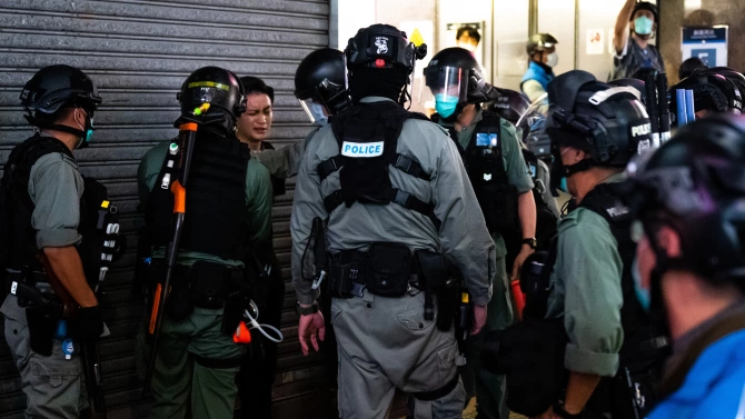 Полицията в Хонконг задържа трима бивши законодатели опитали по рано през