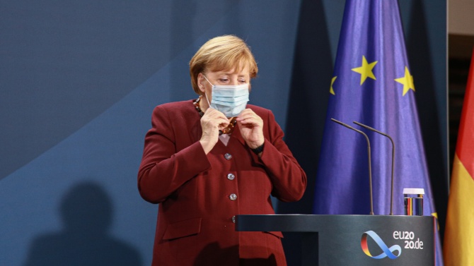  Меркел приготвя по-строги ограничения против пандемията в Германия? 