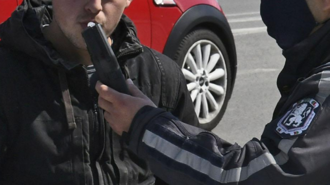 Водач, употребил алкохол, катастрофирал тази нощ в Крумовград. „Фолксваген“, управляван