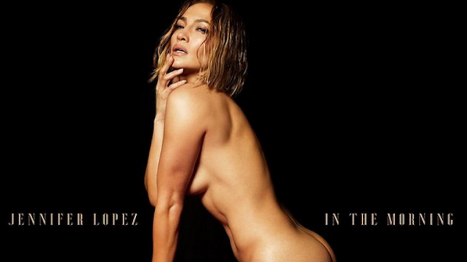Певицата и актриса Дженифър Лопес дефилира чисто гола пред камерата.