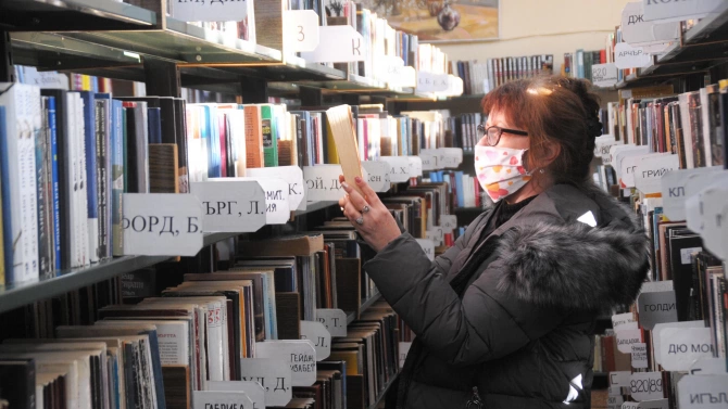 Въпреки COVID 19 регионалната библиотека Пейо К Яворов в Бургас обслужва