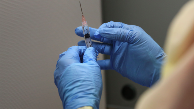Сърбия планира да започне лабораторни изследвания на руската ваксина Спутник