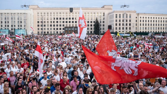 Хиляди излязоха днес на демонстрации срещу президента Александър Лукашенко в